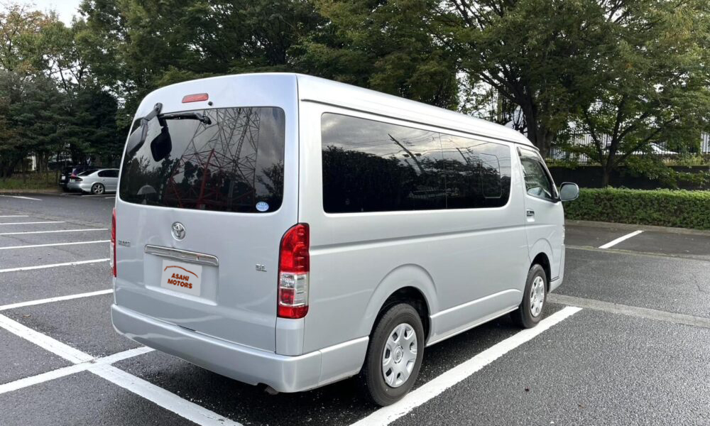 10-seater-hiace2-1000x600