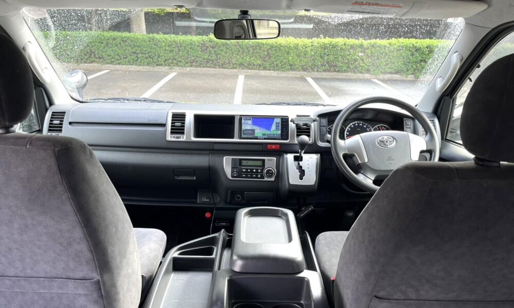 10-seater-hiace4-1000x600