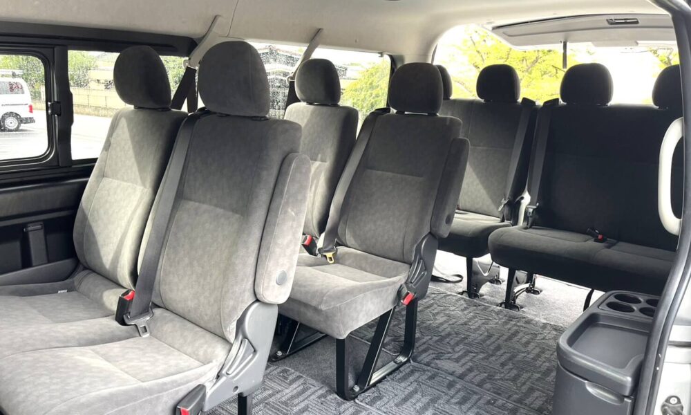 10-seater-hiace5-1000x600